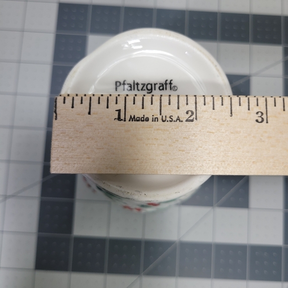 Pfaltzgraff Winterberry Embossed Coffee Tea Chocolate 12oz Mug Cover set - Lot 2 - Picture 12 of 13